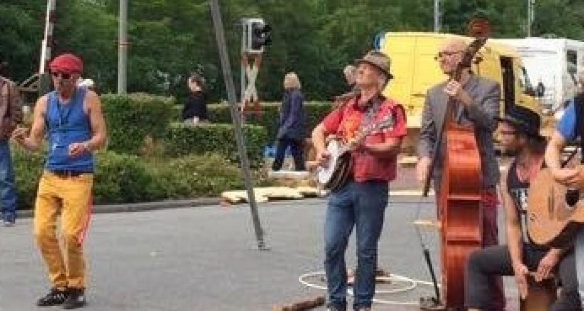 Straßenkünstler verzaubern Schortens