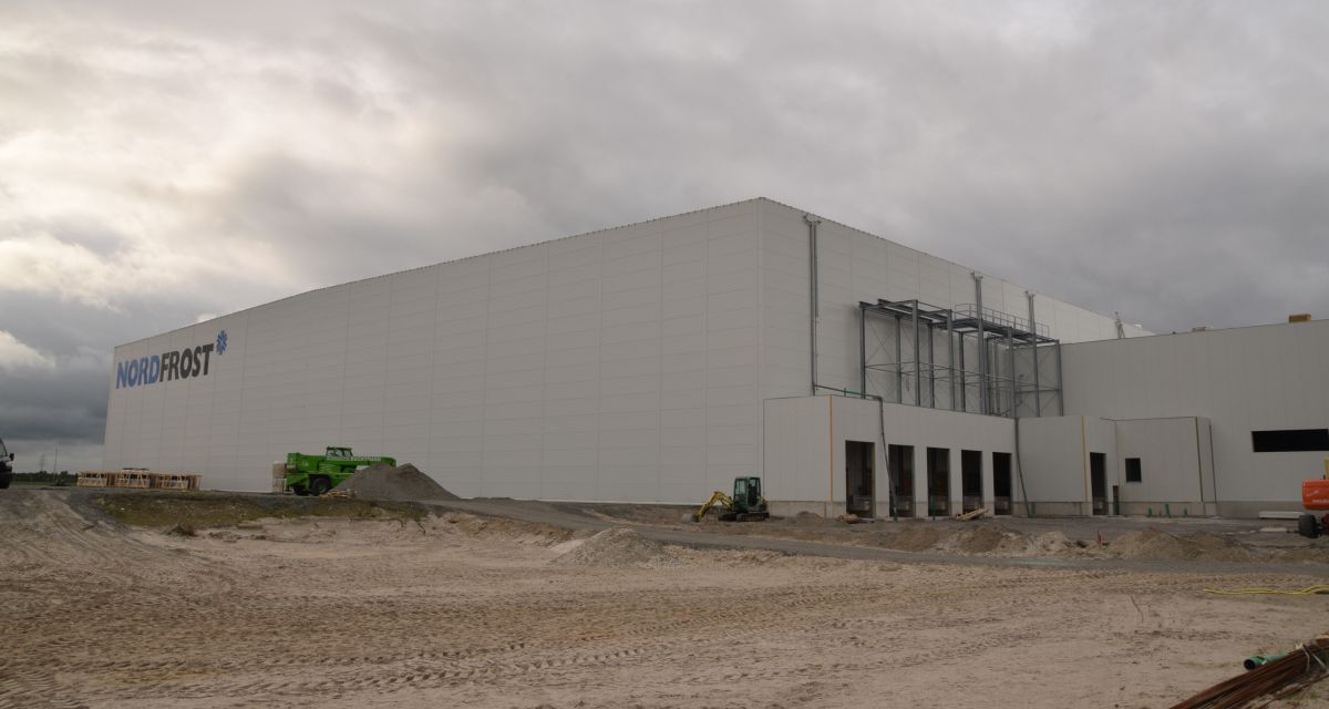 Zu sehen ist das Tiefkühlhaus der Firma Nordfrost im Containerhafen in Wilhelmshaven.