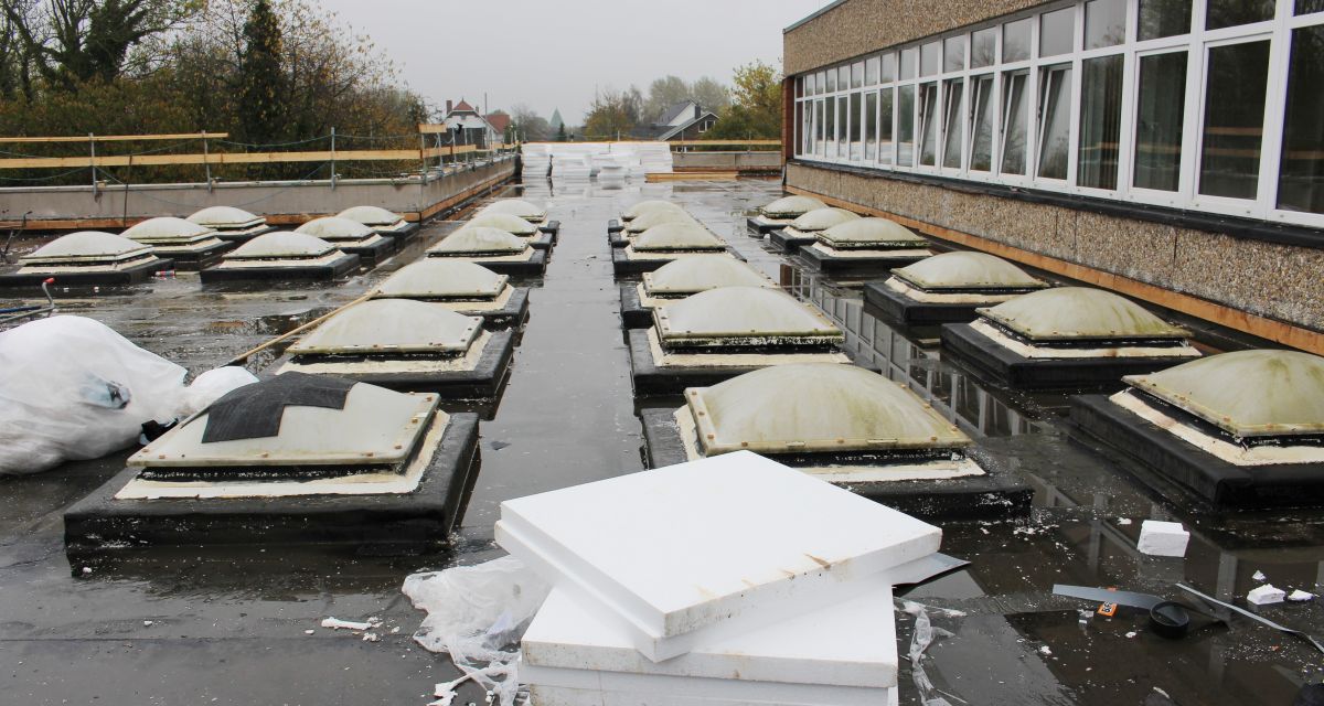 Das Dach der Oberschule Sande wird saniert