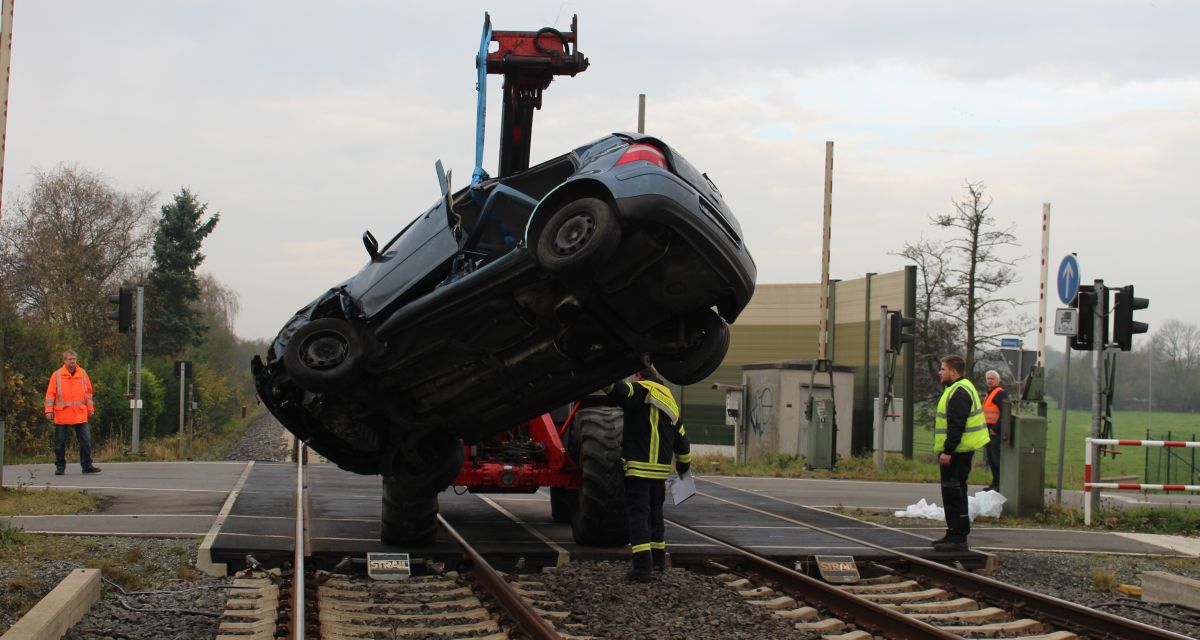 Gefahrenübung am Bahnübergang Varel