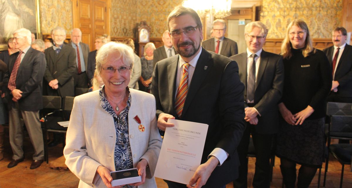 Verdienstmedaille für Anita Dierks