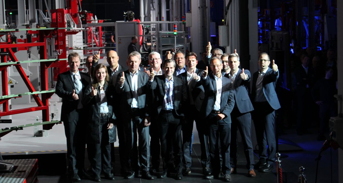 Premium Aerotec in Varel bekommt politischen Besuch, unter anderem Siemtje Möller und Gerd-Christian Wagner