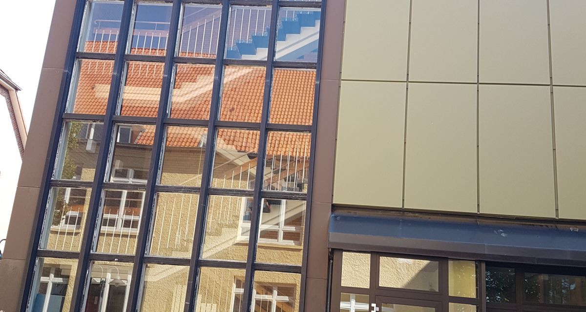 Zu sehen ist das Lothar Meyer Gymnasium.