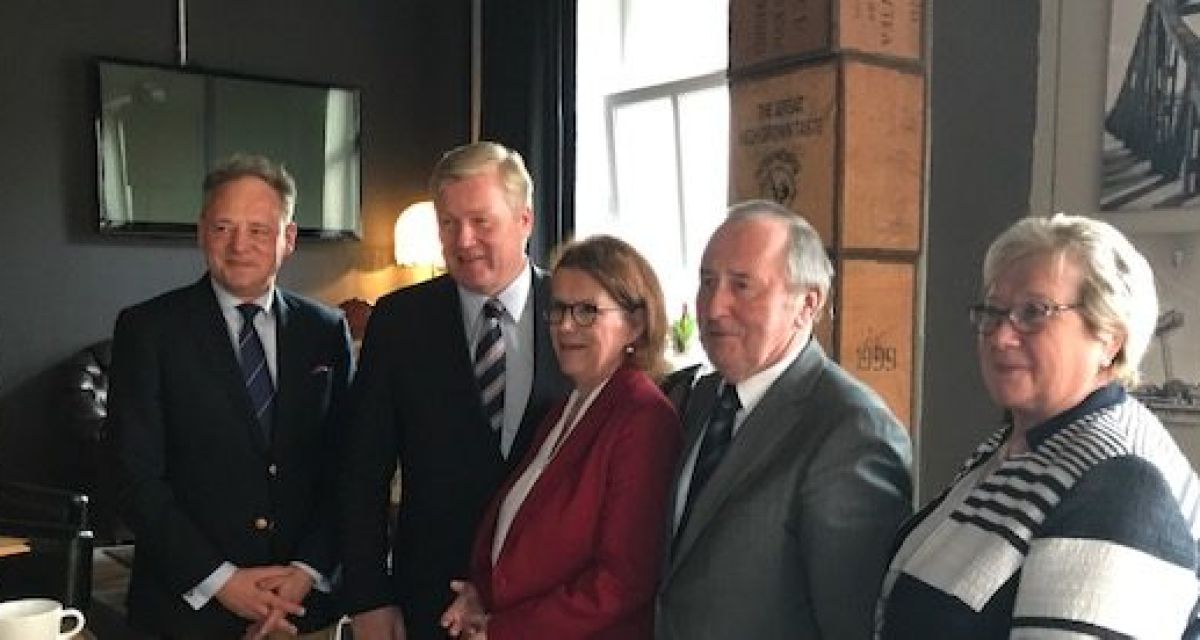 Der niedersächsische Wirtschaftsminister Bernd Althusmann (CDU) besucht die Wilhelmshavener Südstadt.