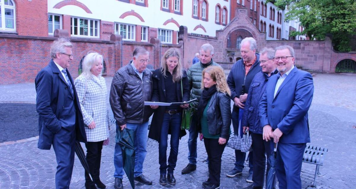 Alter Rathausplatz in neuem Glanz