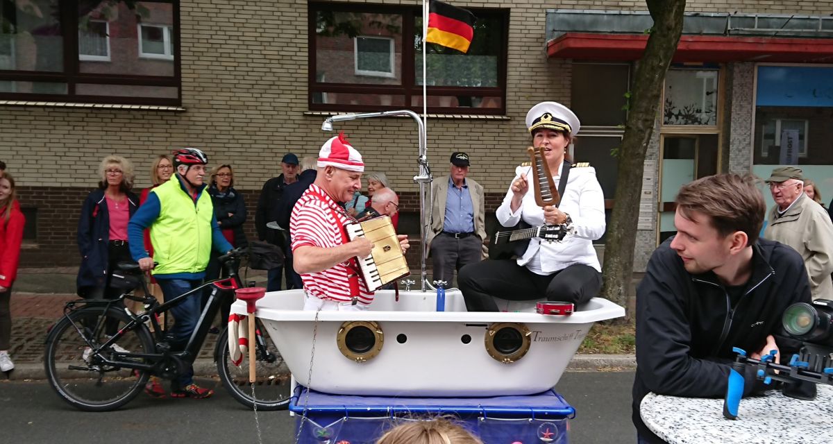 maritimes Komödiantenpaar in Wanne