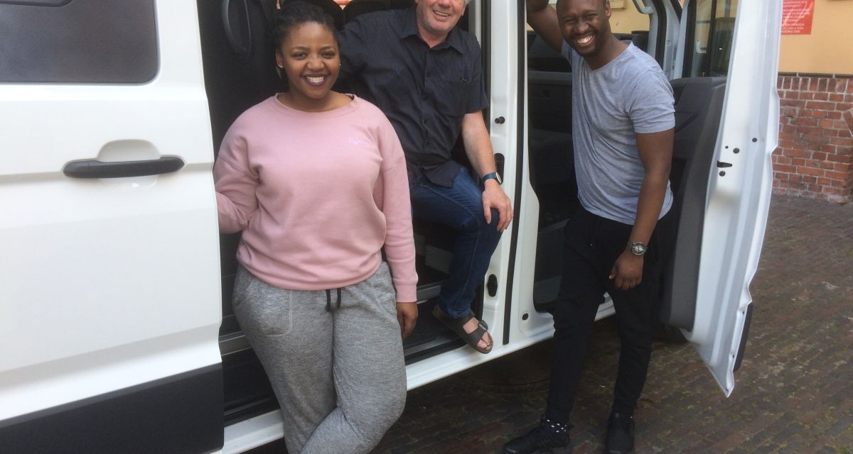 Zwei südafrikanische Schauspieler die im Stück