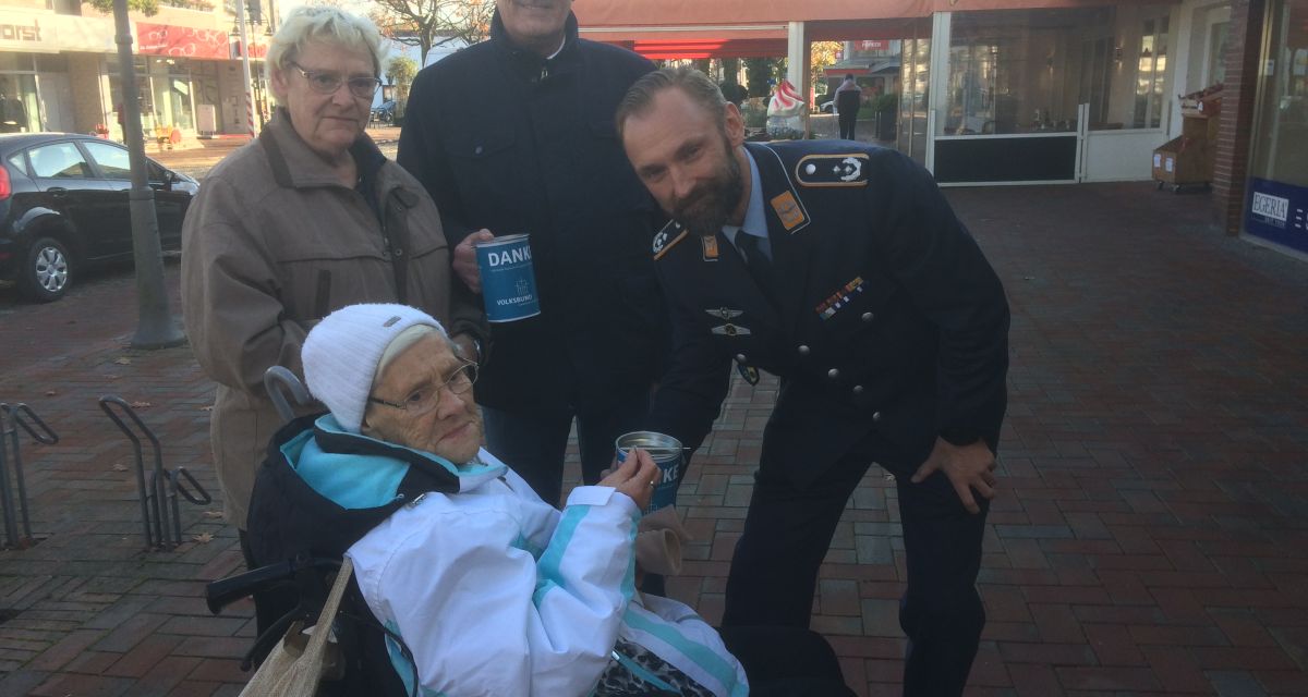 Bürgermeister Böhling und Oberleutnant Zielinski eröffnen Kriegsgräber-Spendensammelaktion