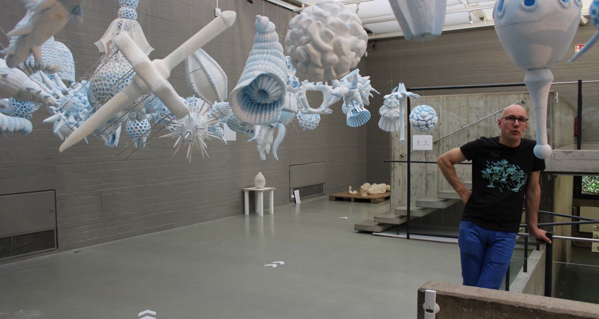 Der Künstler Reiner Maria Matysik ist zur Rückkehr seiner Werke in die Wilhelmshavener Kunsthalle anlässlich der Ausstellung 