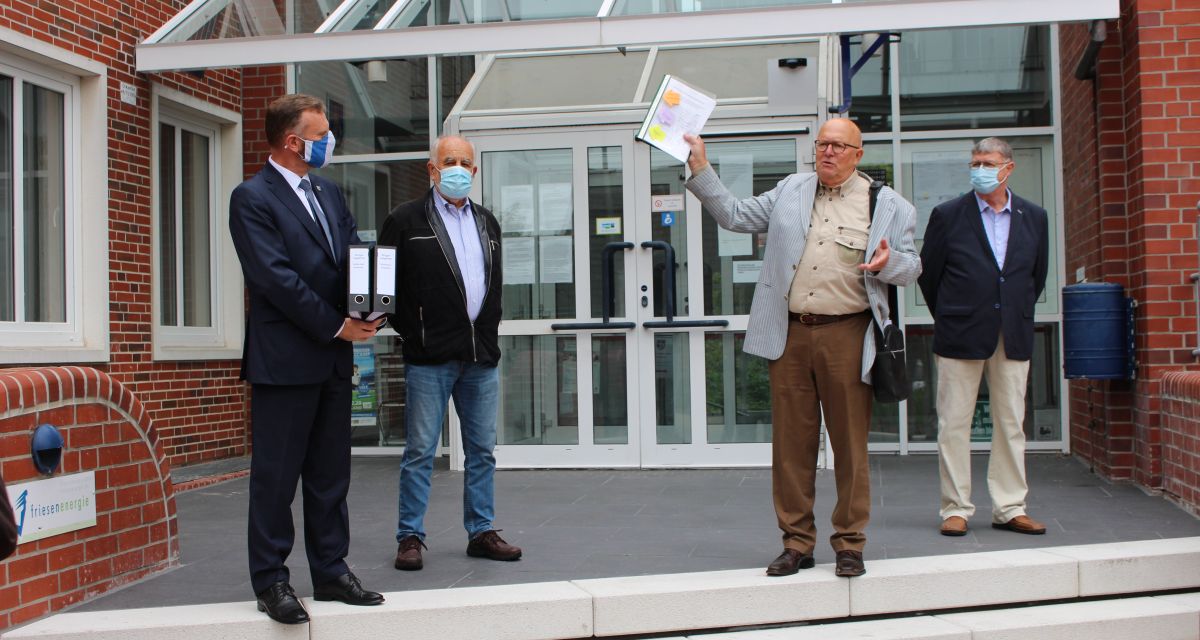 BI übergibt Unterschriften