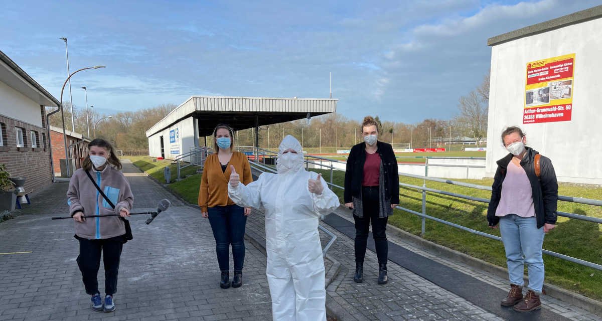 Radio Jade bei einem Besuch im Corona-Testzentrum.