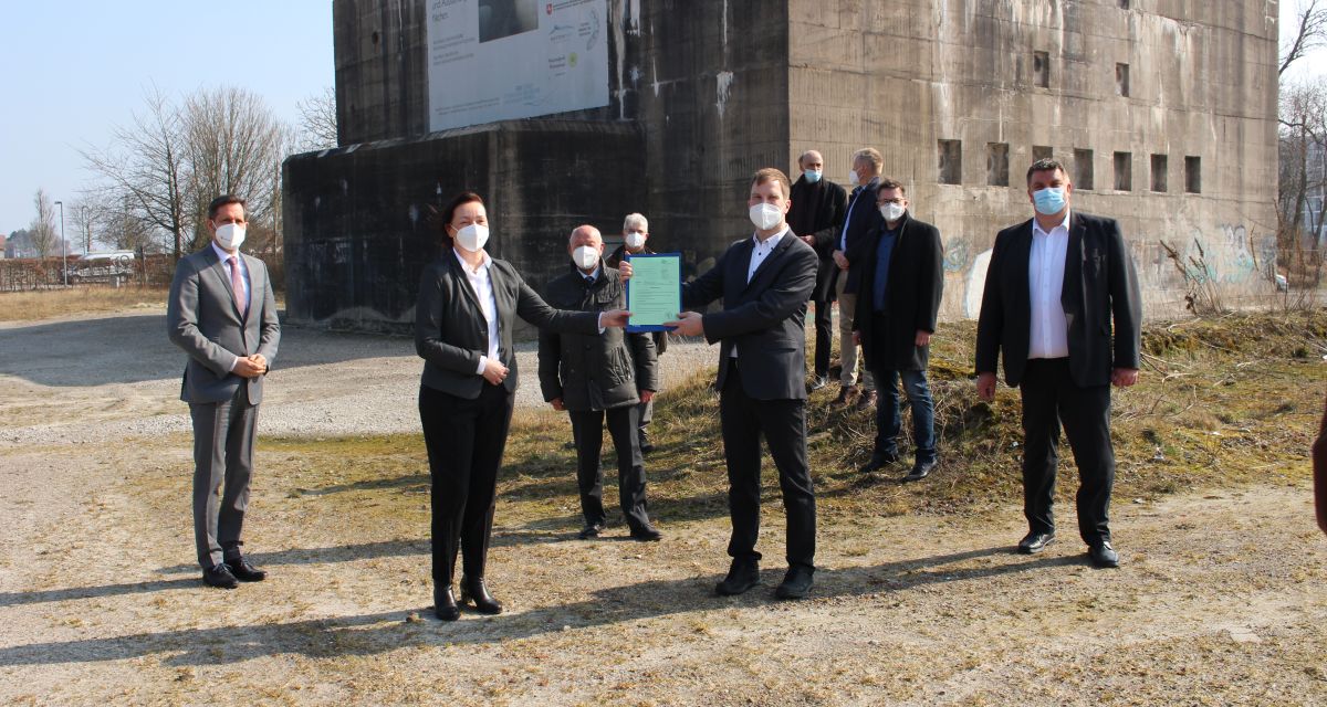 Die Übergabe der Baugenehmigung für das TWWP