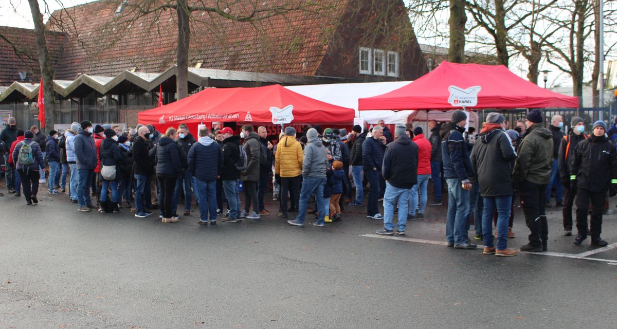 Warnstreik am Premium Aerotec Werk in Varel