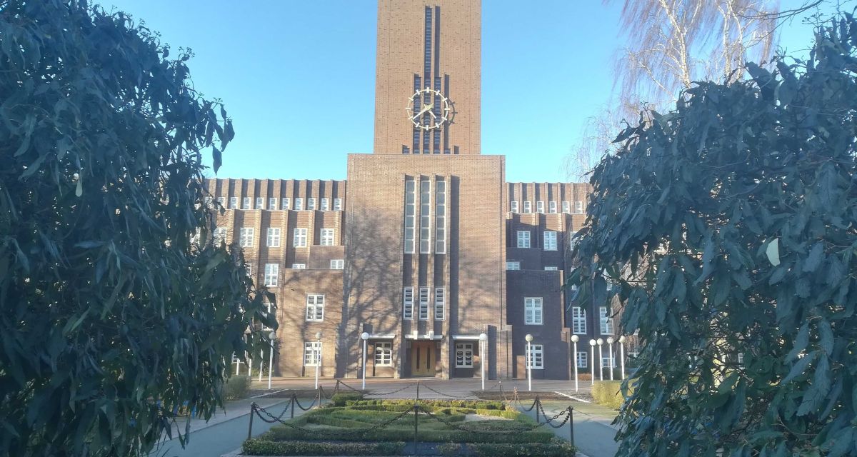 Das Bild zeigt das Rathaus Wilhelmshaven.