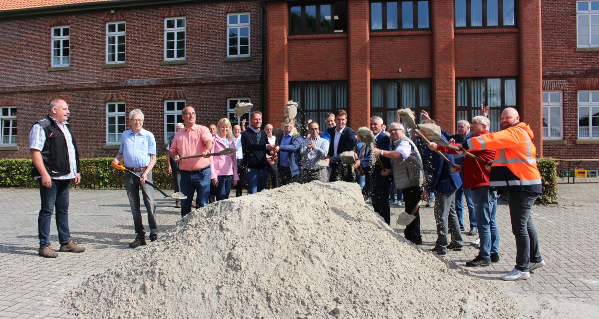 Bauarbeiten zur Erweiterung und Sanierung des Friedeburger Rathauses