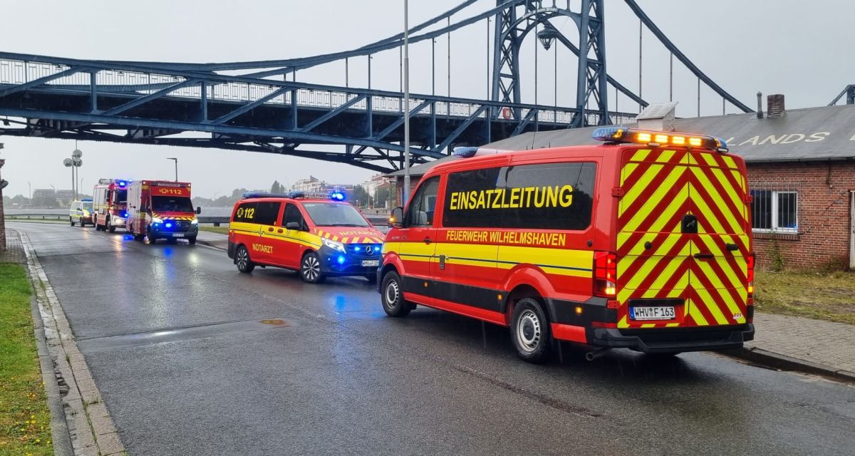 Feuerwehr einsatz kw bruecke whv foto feuerwehr wilhelmshaven