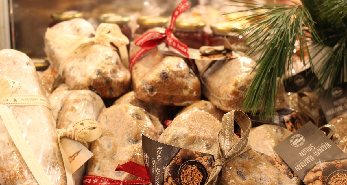 Zu sehen sind Walnuss-Marzipan-Stullen.