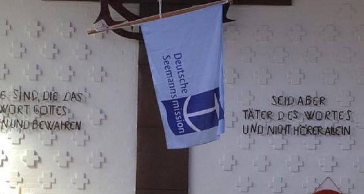 Zu sehen ist ein Ausschnitt der St. Martin Kirche Voslapp.