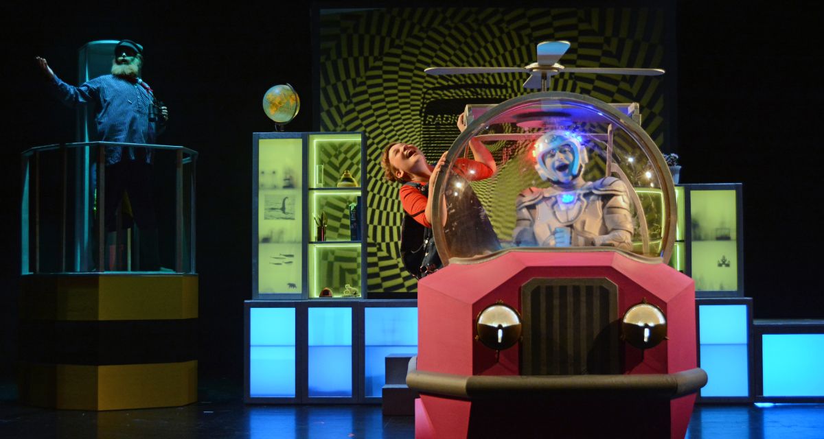 Robbi, Tobbi und das Fliwatüüt auf der Bühne