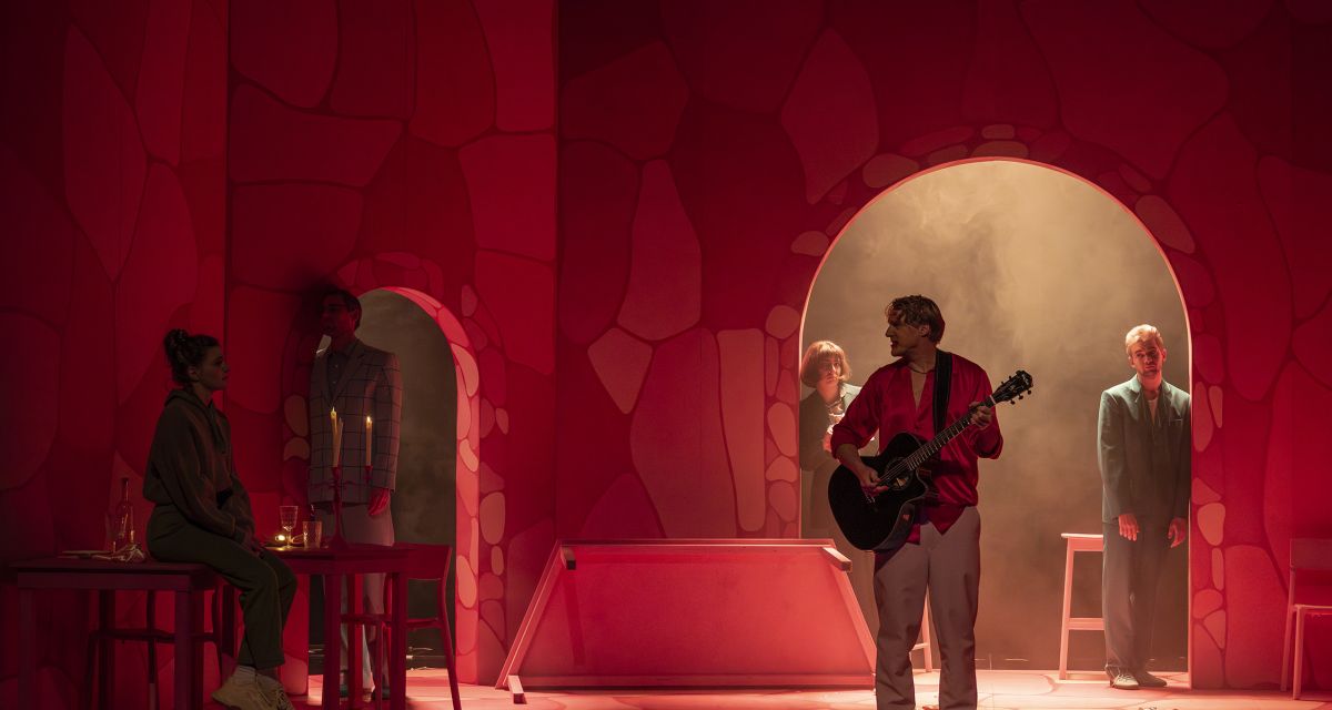 Zu sehen ist ein Szenenbild aus dem Stück 