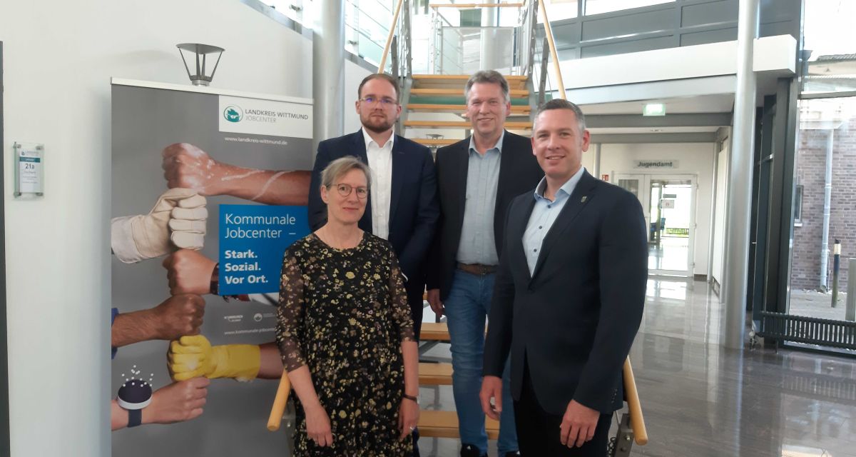Leiter*innen der Jobcenter Friesland, Wittmund und Wilhelmshaven und der Geschäftsführer der AWV
