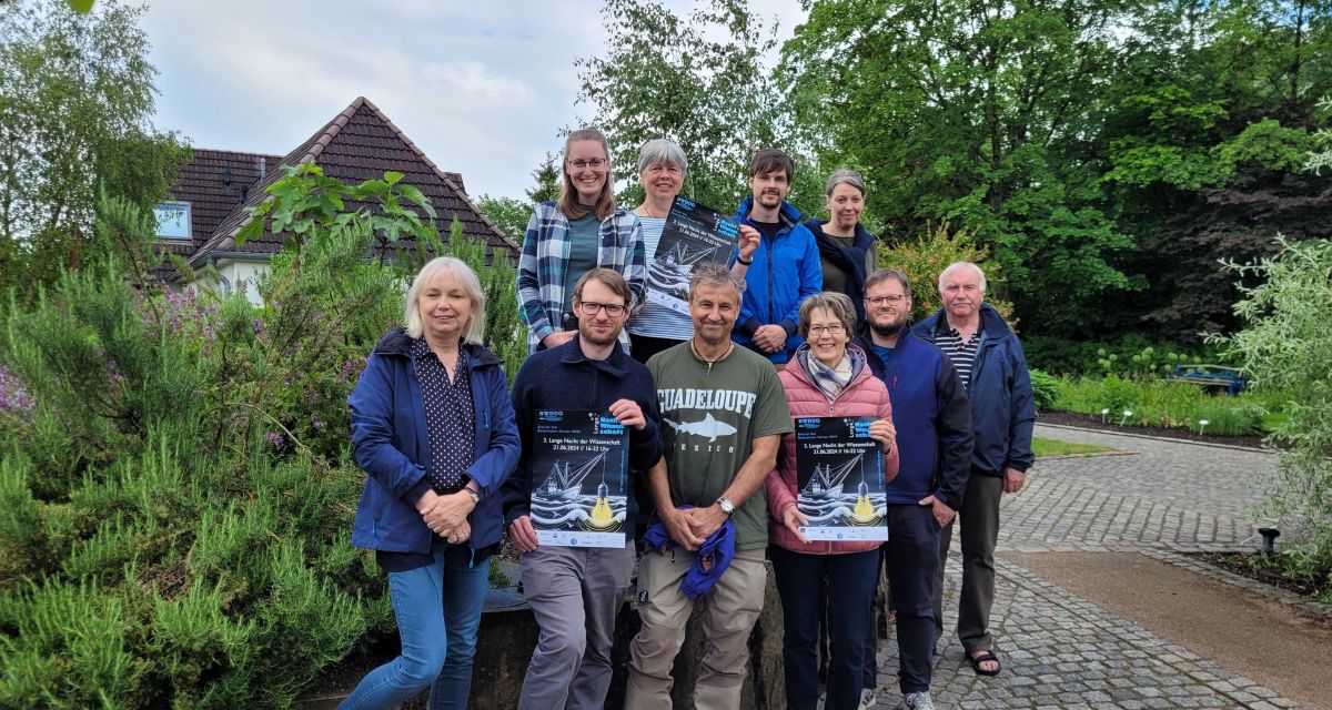 Mitglieder der NWDUG (Veranstalter) und andere Teilnehmer bei der Vorstellung zur