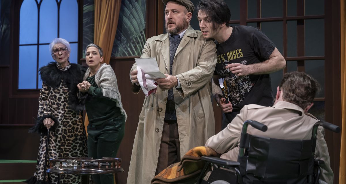 Zu sehen sind Sibylle Hellmann, Aida-Ira El-Eslambouly, Stefan Faupel, Félicien Moisset, Christoph Sommer im Stück 