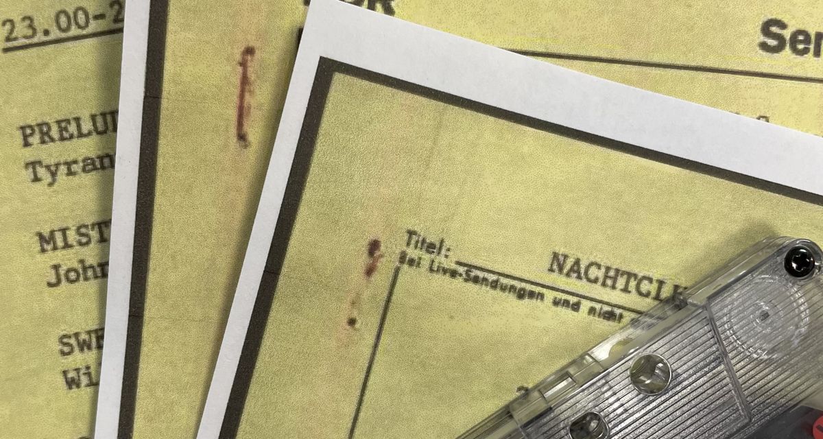 Zu sehen sind teile von fotokopierten Sendeplänen des NDR und einer Musicassette