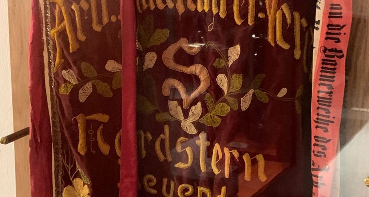 Auf dem Foto sieht man den Wimpel des Arbeiter-Radvereins 