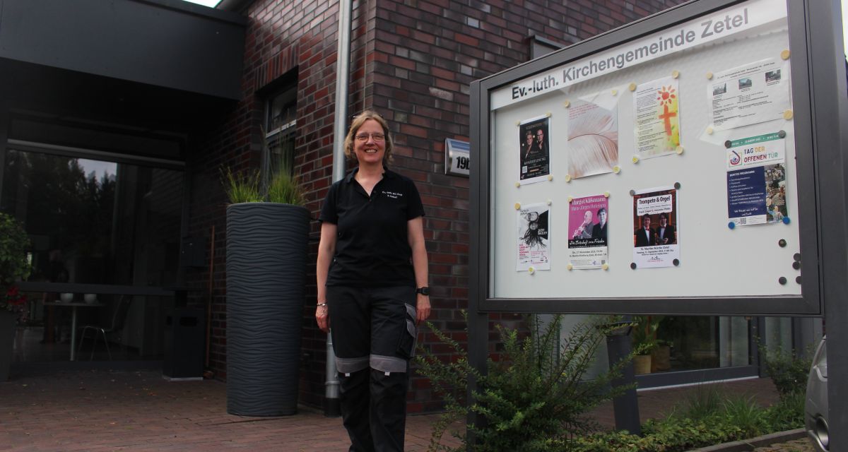 Pastorin Sabine Indorf stellt das Programm der Konzertreihe in der St. Martins Kirche in Zetel vor