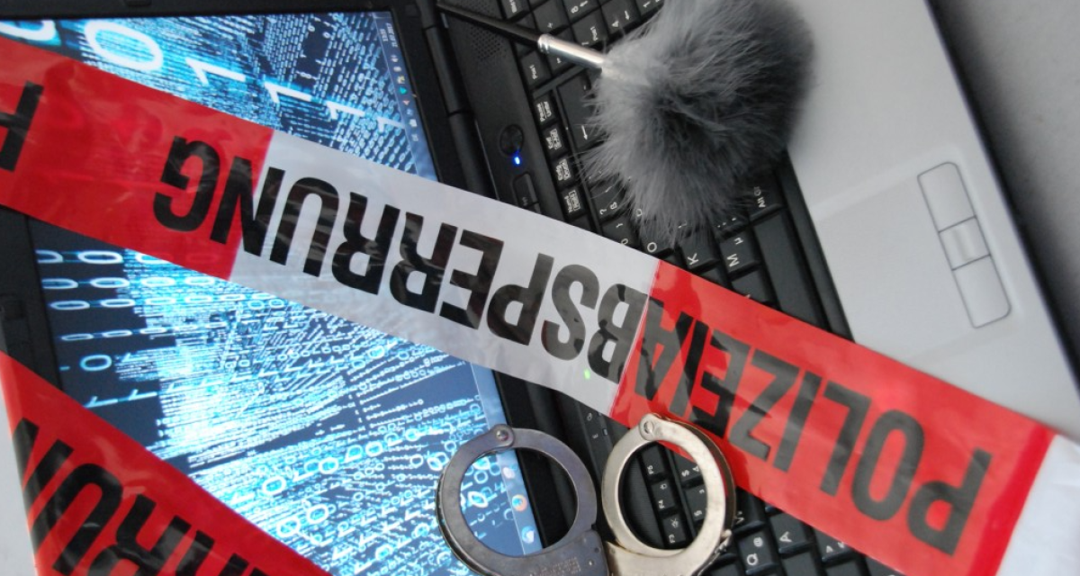 Polizeiabsperrung Polizei Cybercrime Handschellen