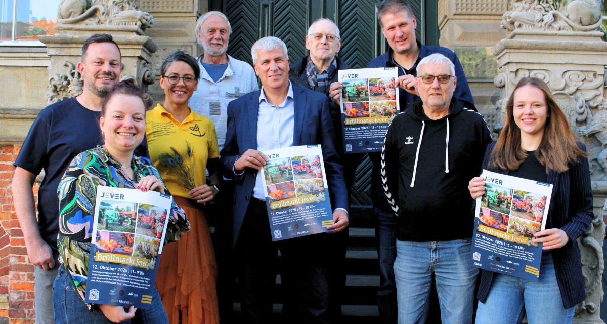 Im Rauthaus Jever haben Vertreter der Stadt und andere Mitwirkende das Programm des diesjährigen Brüllmarkts vorgestellt