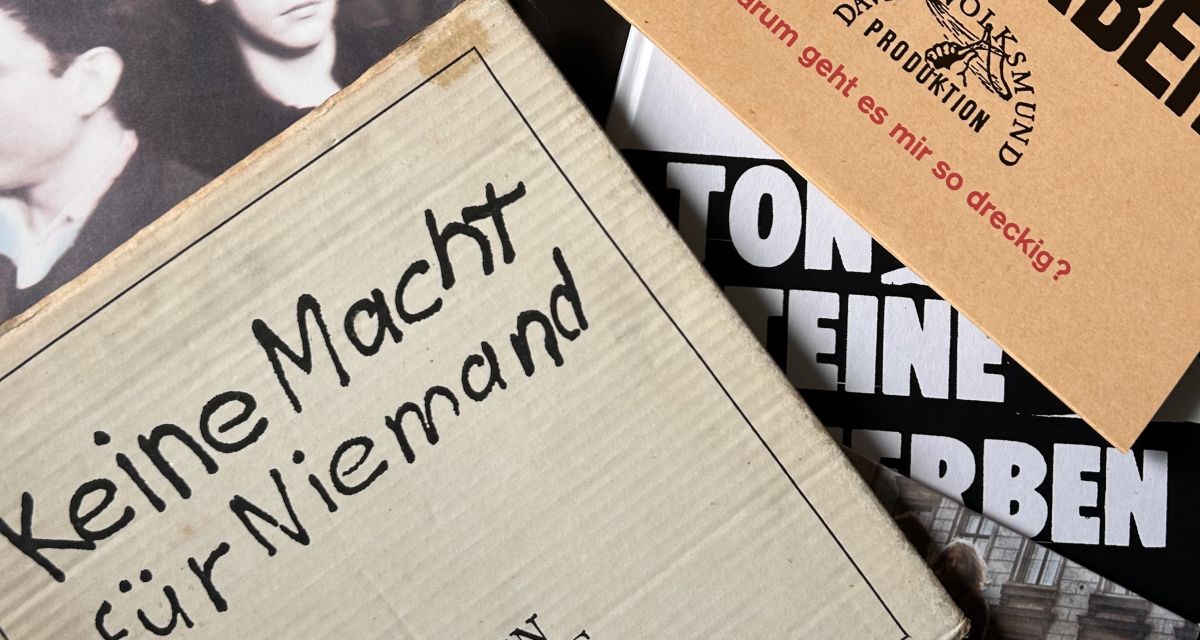 Zu sehen sind die LP-Hüllen der Studioalben der Band Ton Steine Scherben