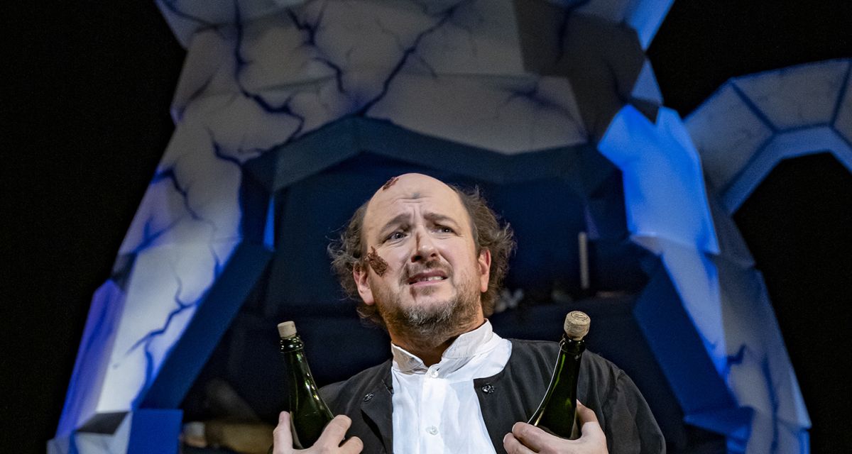 Zu sehen ist Stefan Faupel beim Stück