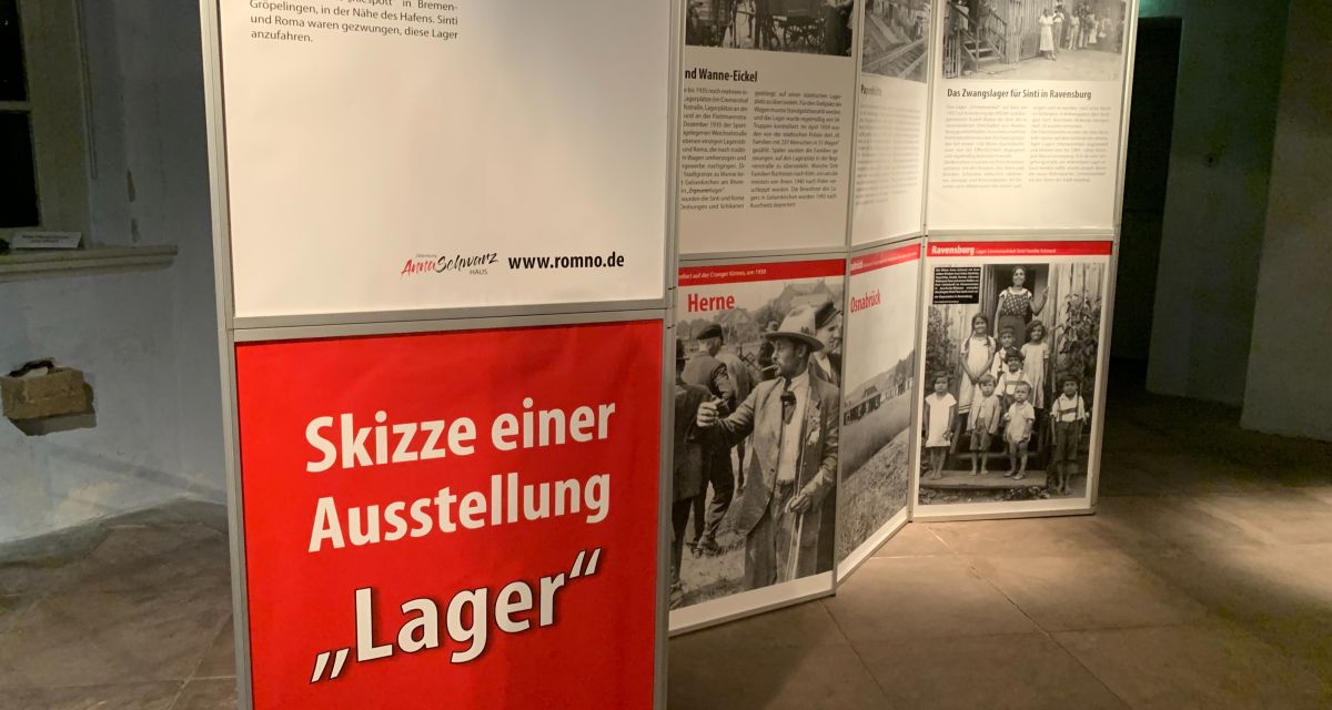 Zu sehen ist eine der Ausstellungswände der Wanderausstellung
