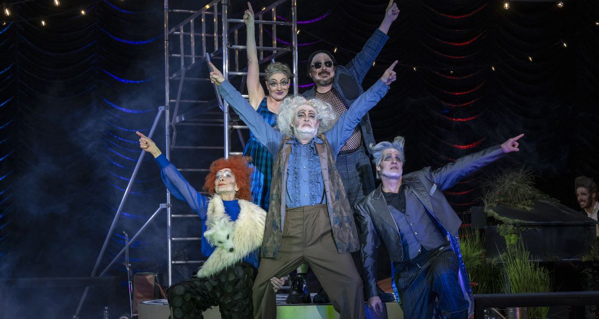 Zu sehen sind Sibylle Hellmann, Ramona Marx, Christoph Sommer, Stefan Faupel, Sven Heiß und Simon Kasper im Stück