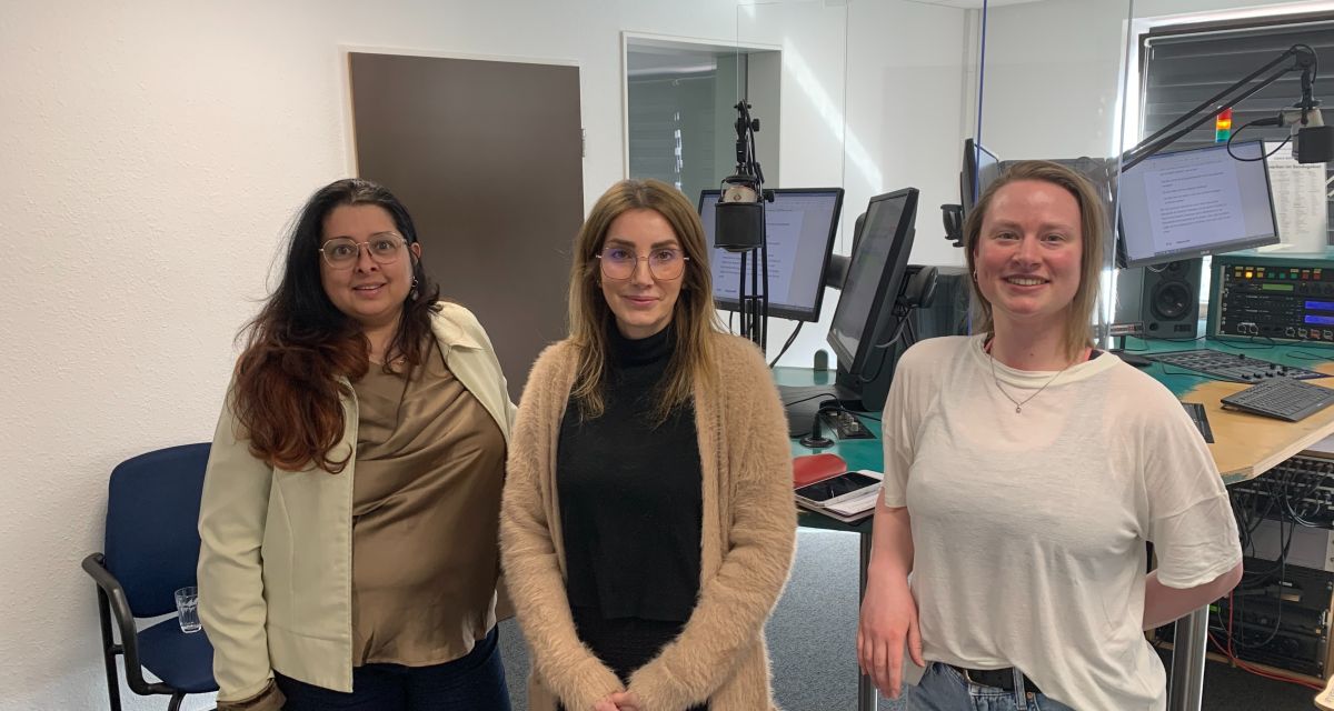 Die Akademie Überlingen ist ein Institut für Bildung. Von der Akademie Überlingen haben uns Fiona Schinzer (links) und Mariam Chikhi (Mitte, mit Moderatorin Amelie Friedrichs, rechts) im Studio besucht und vor allem das Programm 