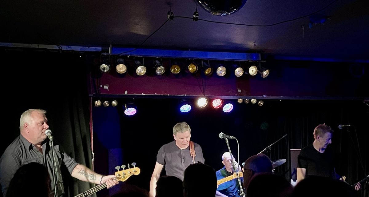 Vierköpfige Rockband auf der Bühne des Kling Klang: Ingmar Viertel, Ralf Lübke, Uwe Gans, Peter Koobs