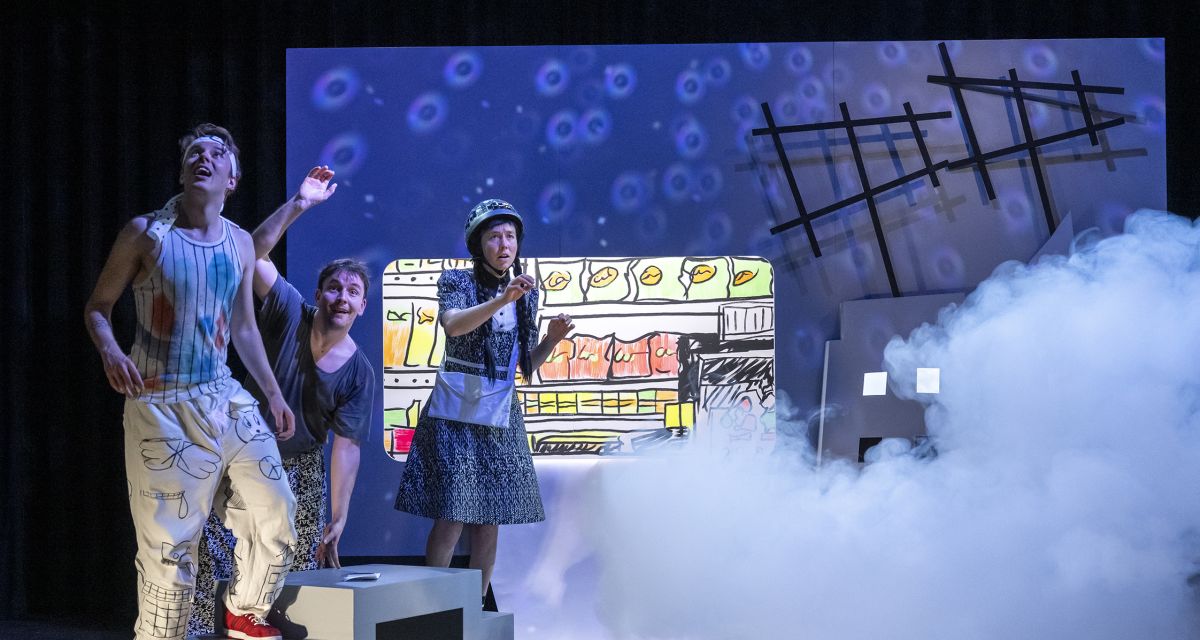 Zu sehen ist ein Szenenbild aus einer Aufführung von 