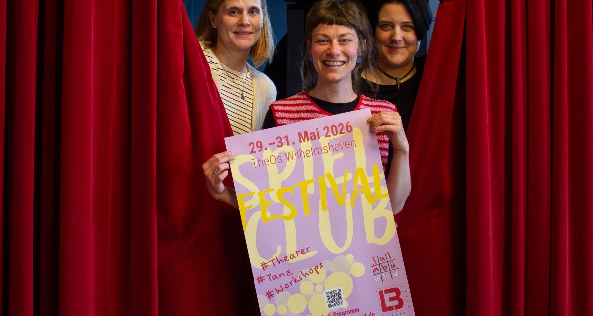 Theaterpädagoginnen Stefanie Kaufmann, Caroline Wybranietz und Julabüleiterin Britta Hollmann (v.l.n.r.)