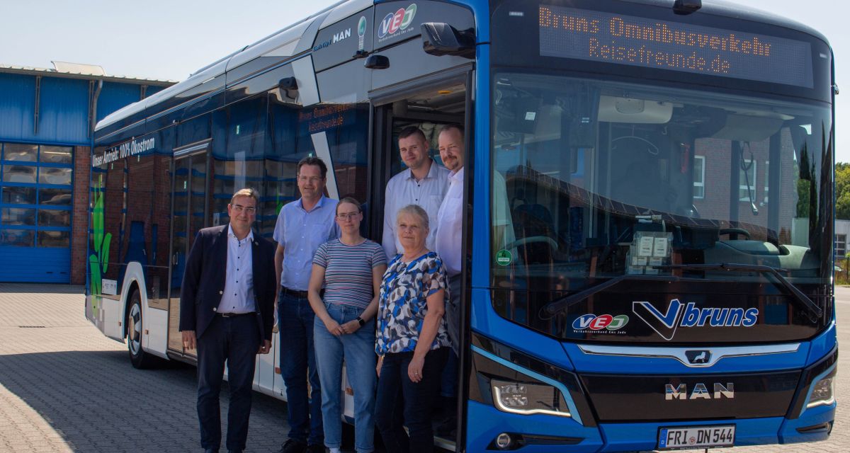 Landrat Sven Ambrosy, Karl, Hülsmann jr., Sophie Pflug. Tammo Janßen, Torben Kirchner und Heike Gentemann 