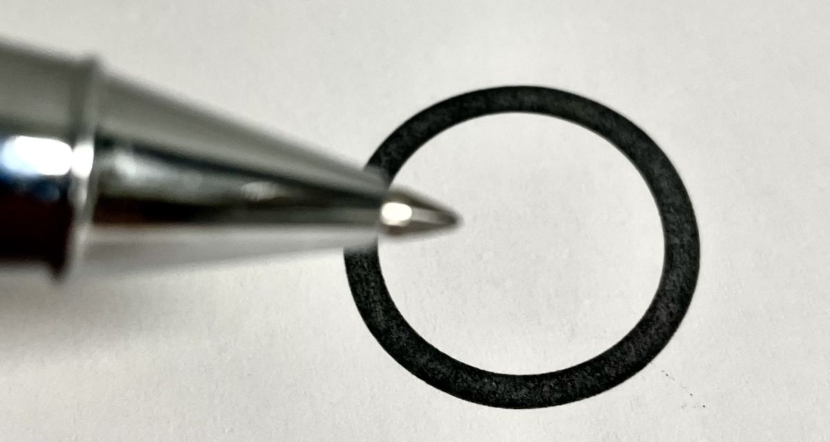 Stift vor Kreis