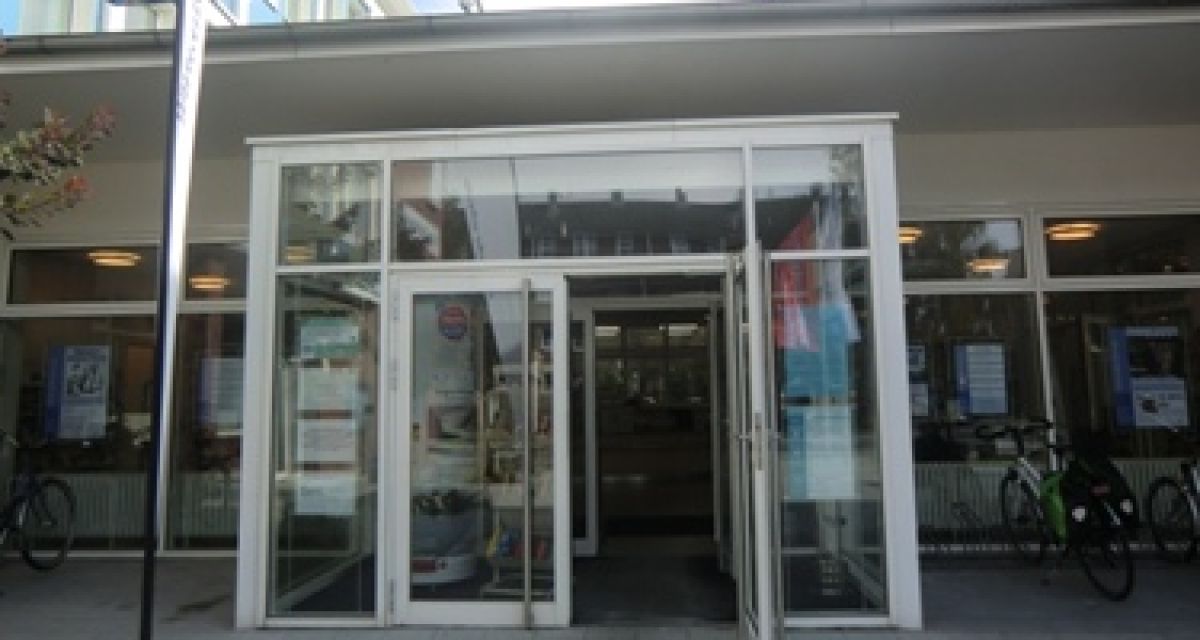 Eingang des Hans-Beutz-Hauses