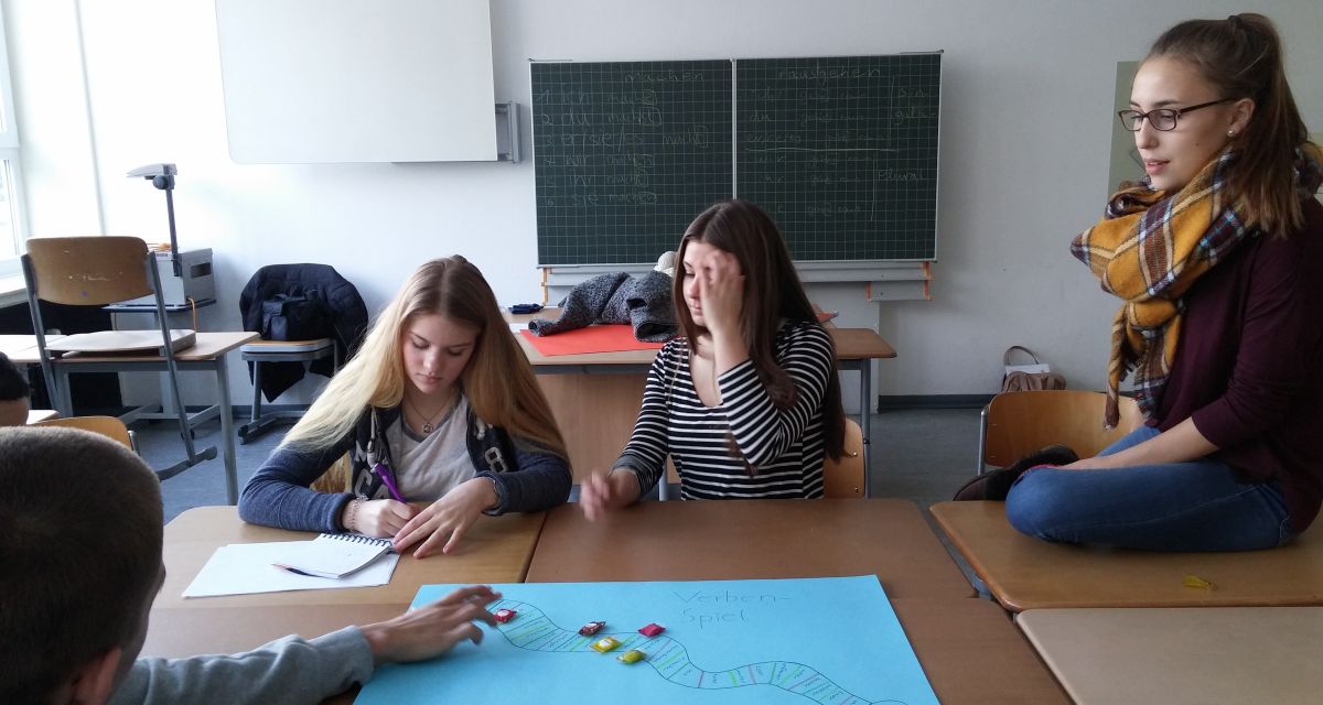 Jever: Schülerinnen geben Deutschkurs für Flüchtlinge