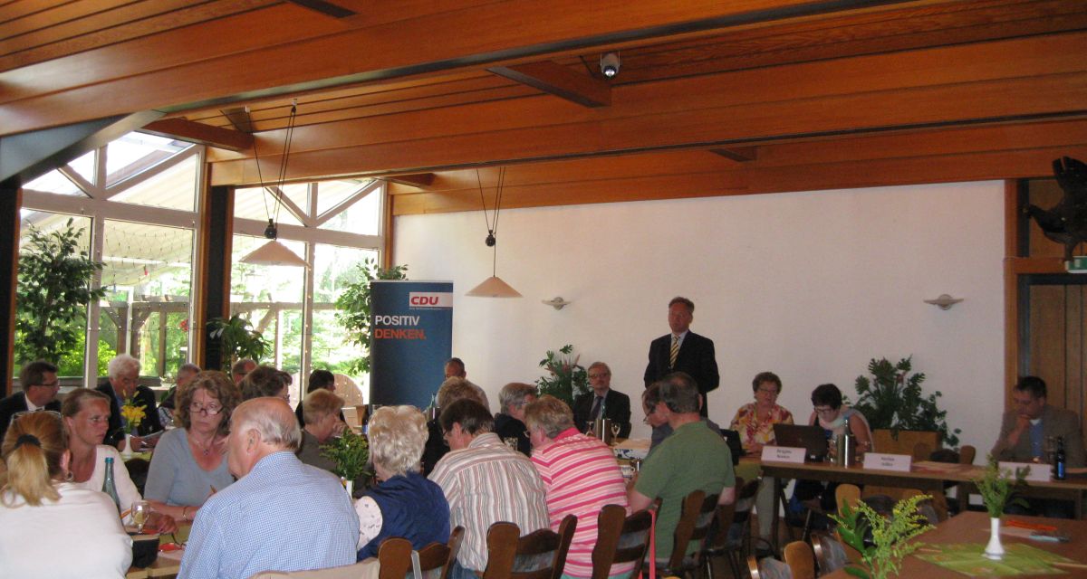 Die Wilhelmshavener CDU-Mitglieder bei ihrer Mitgliederversammlung sind zu sehen.