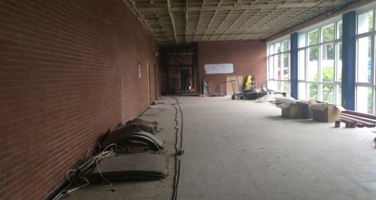 Baustelle in einer Schulhalle