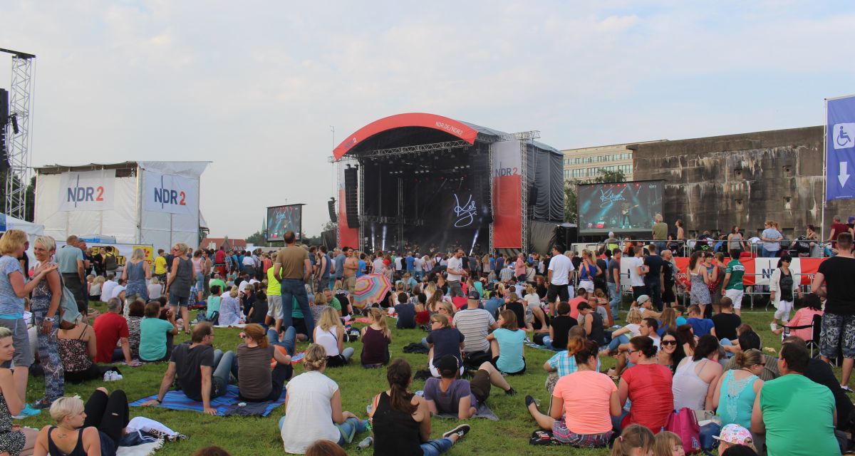 Zu sehen ist eine Weitaufnahme von stars@ndr2 in Wilhelmshaven.