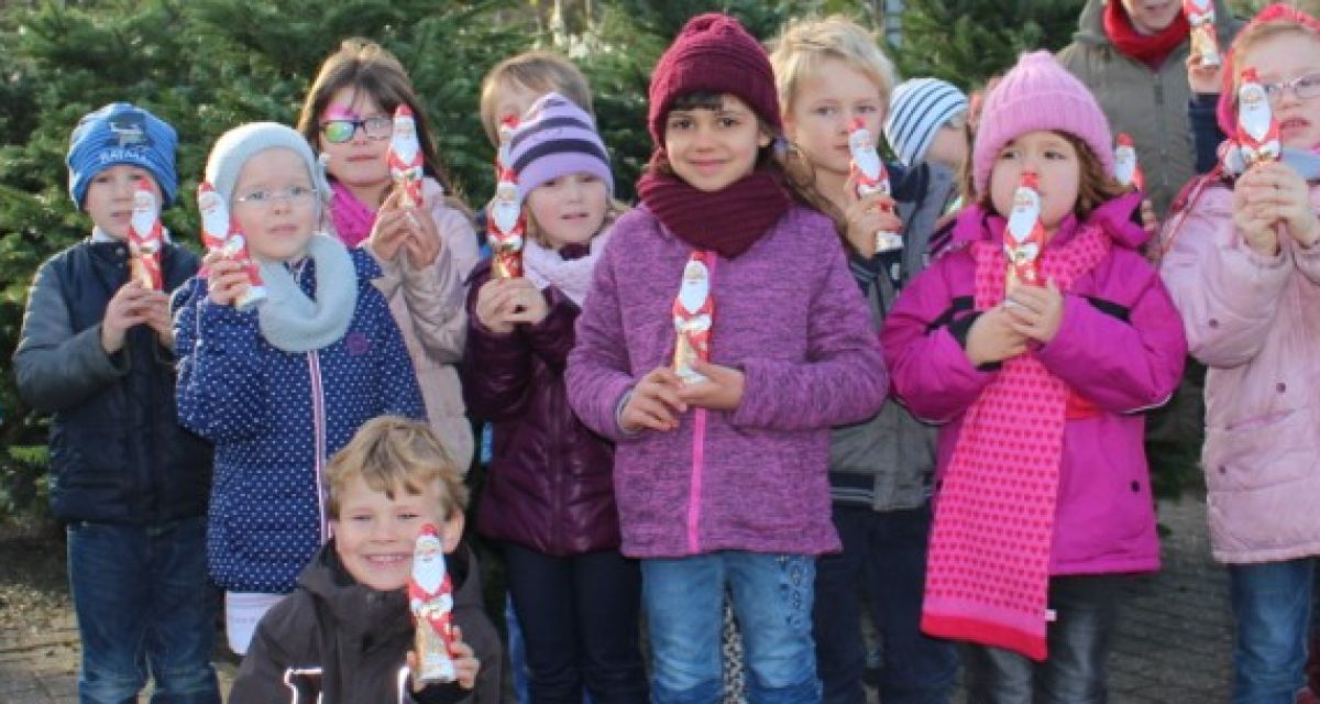 Eine schöne Tradition - Familie Voß verschenkt Weihnachtsbäume