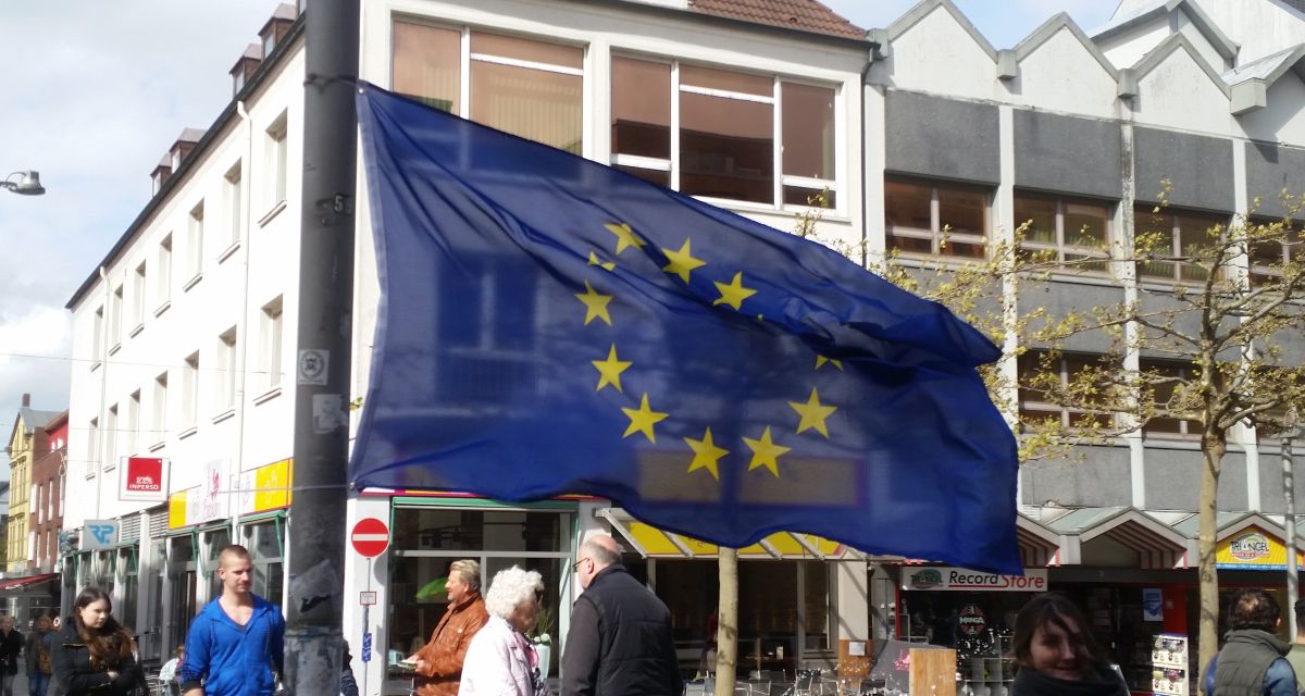Die europäische Flagge im Wind