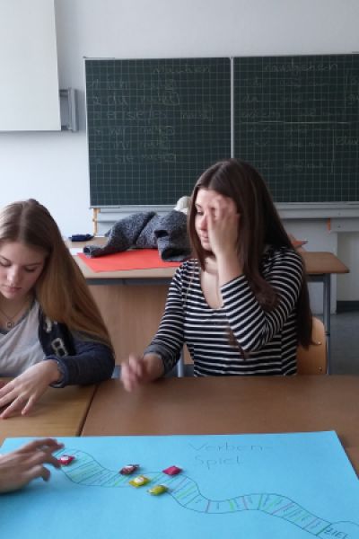 Jever: Schülerinnen geben Deutschkurs für Flüchtlinge